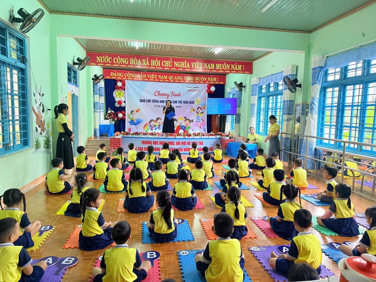 GIAO LƯU BÉ MẦM NON VỚI TIẾNG ANH - SÂN CHƠI TRI THỨC ĐẦY HỨNG KHỞI